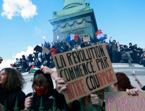 L’inverno dello scontento dei giovani, tra la rabbia di Parigi e lo strano silenzio italiano – di Cristina Morini