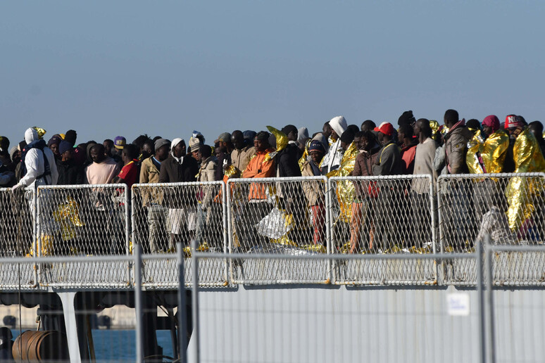 La clandestinità è il vero obiettivo delle politiche migratorie del governo Meloni – di Andrea Fumagalli