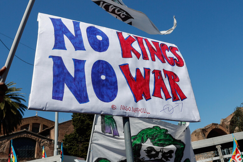 Together e No Kings; quando la convergenza diventa potenza dentro ad una prospettiva comune di lotta e di azione collettiva – di Angelo Junior Avelli